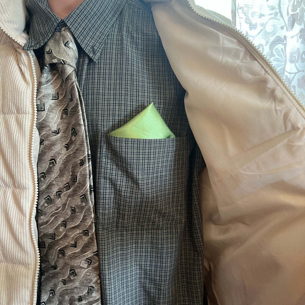 Ordinary is played out! Four piece classic ensemble is calling your name. The shirt and vest is XL.