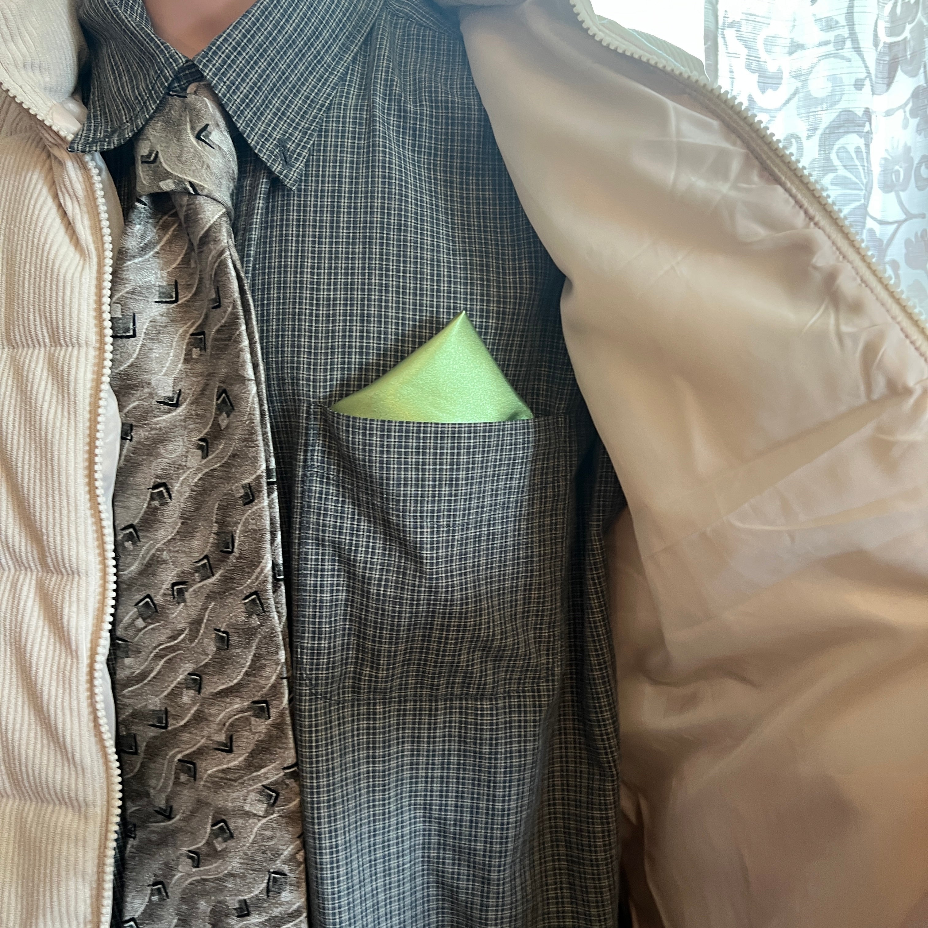 Ordinary is played out! Four piece classic ensemble is calling your name. The shirt and vest is XL.