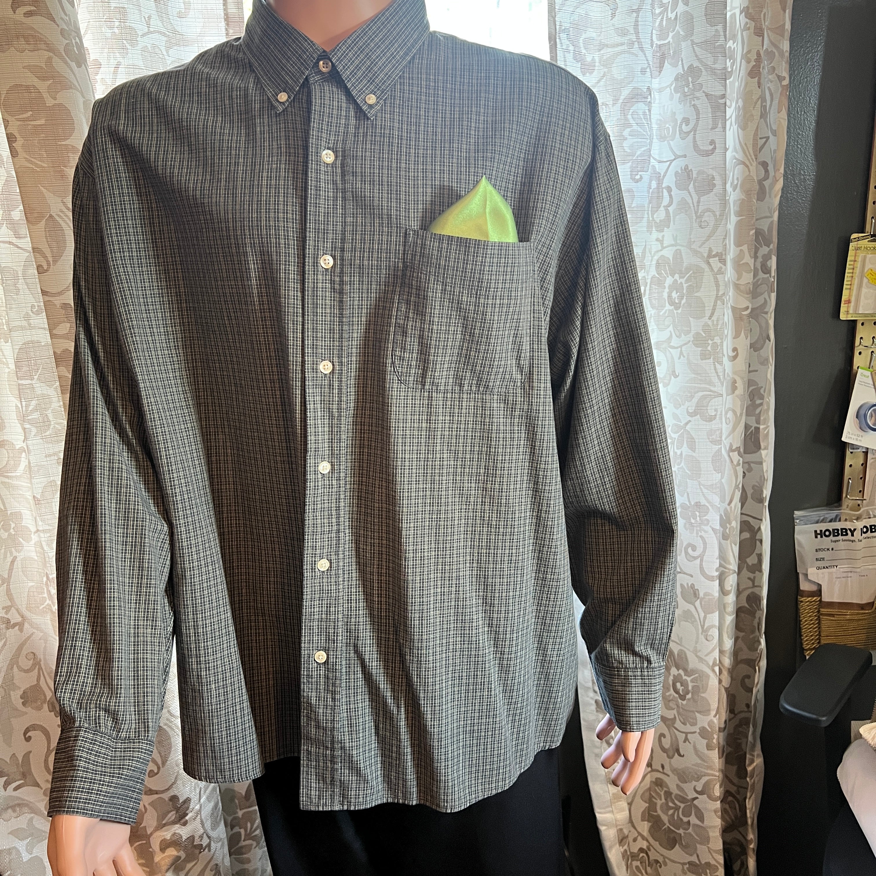 Ordinary is played out! Four piece classic ensemble is calling your name. The shirt and vest is XL.