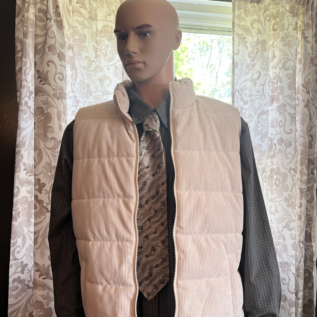 Ordinary is played out! Four piece classic ensemble is calling your name. The shirt and vest is XL.