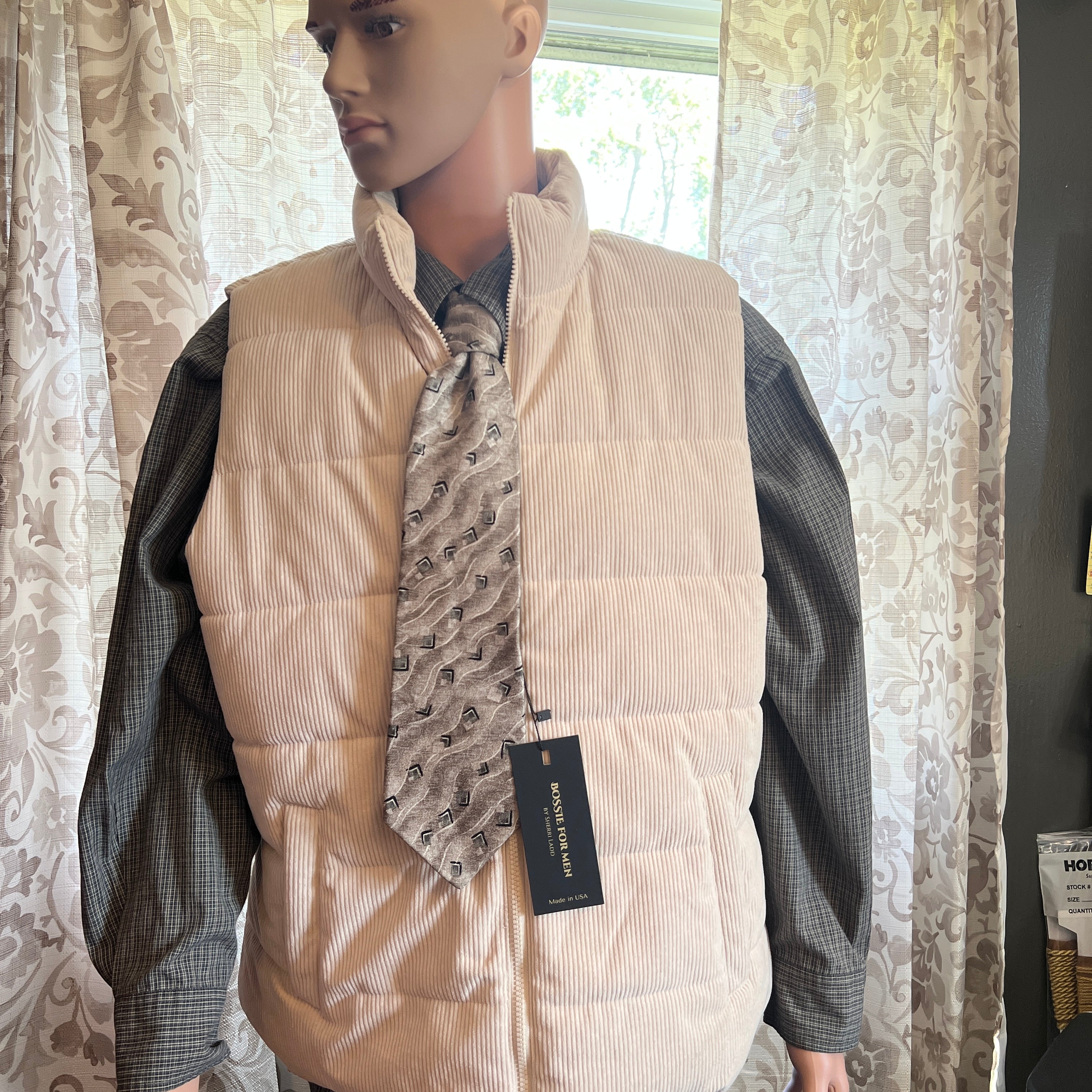 Ordinary is played out! Four piece classic ensemble is calling your name. The shirt and vest is XL.